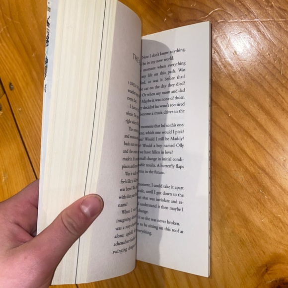 Everything Everything - Picture 3 of 4